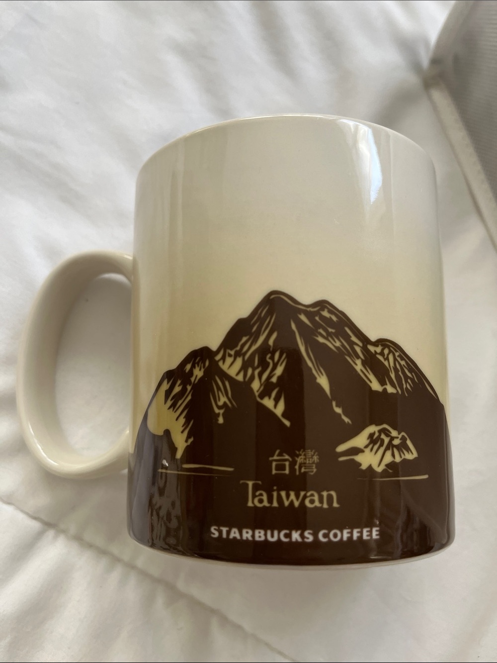 NWT Starbucks Global Icon Taiwan Bear Mug - White, Brown and Gold - Picture 4 of 4
